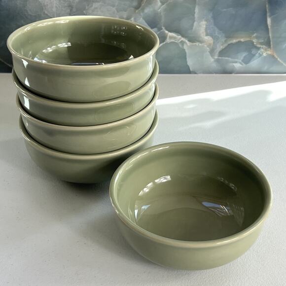 Crate & Barrel Set Of 5 Gallery Clover Stoneware Bowls Sage Green - Picture 1 of 9